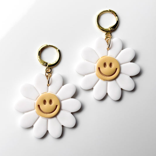 Smiley Daisy • White + Yellow