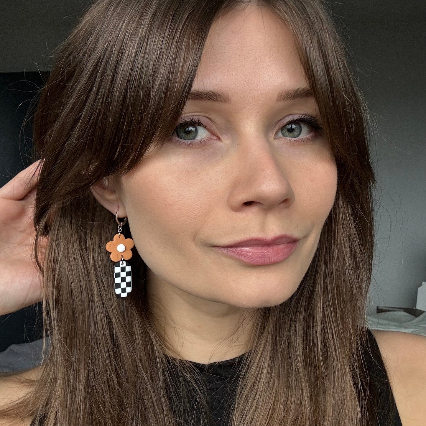 Abstract Daisy Vase • Peach & Checks