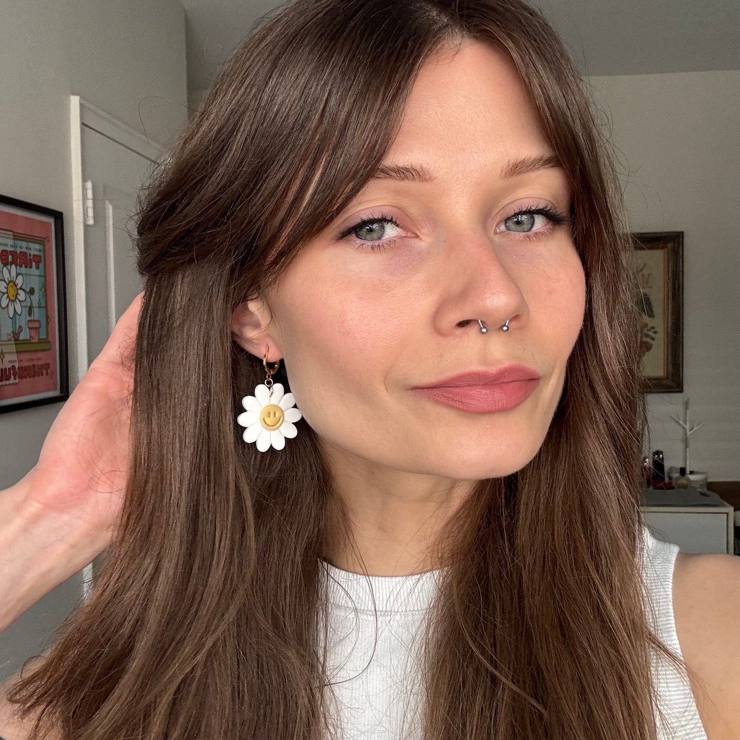 Smiley Daisy • White + Yellow