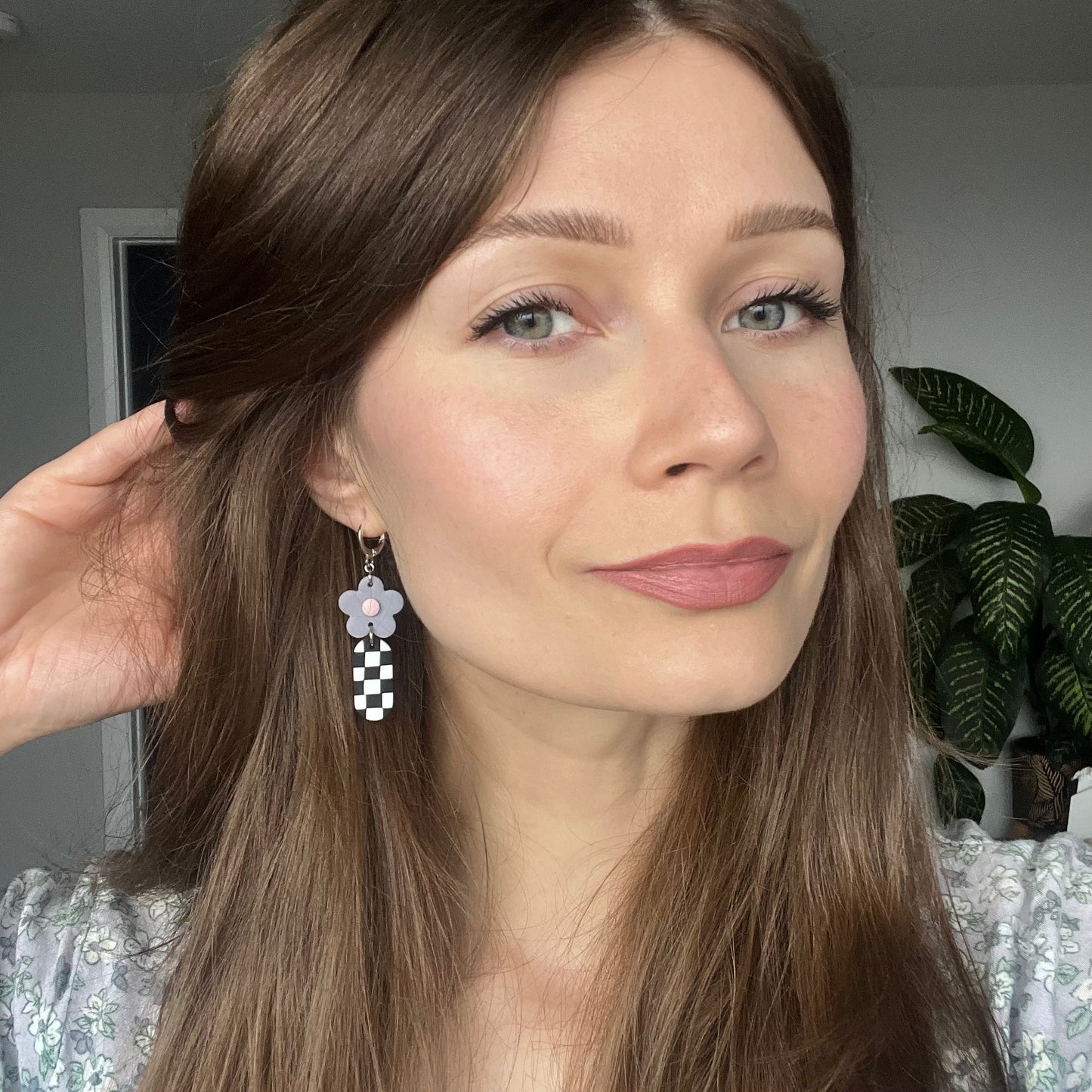 Abstract Daisy Vase • Checker