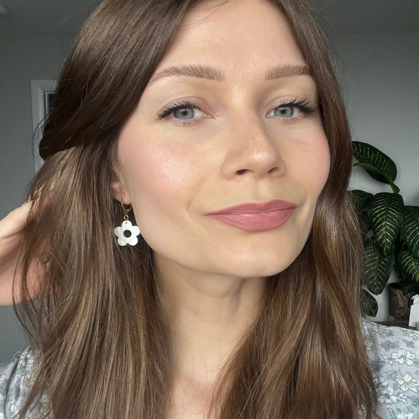 Small Flower • White & Gold • Huggies