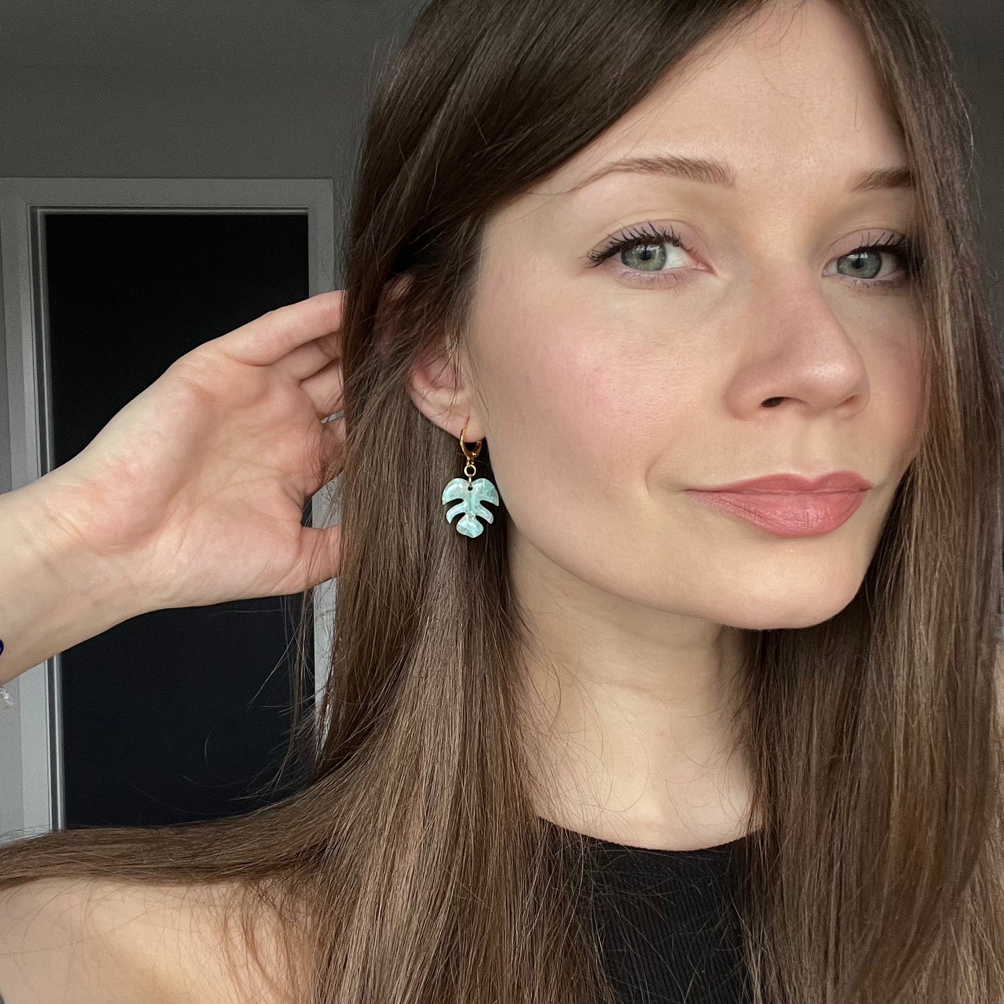 Monstera Dangle • Aqua