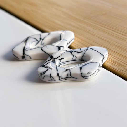 Izzy • White Marble