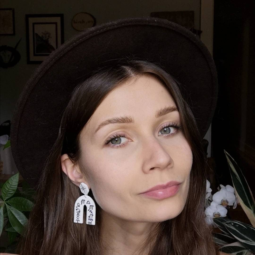 Leo • Zodiac • White