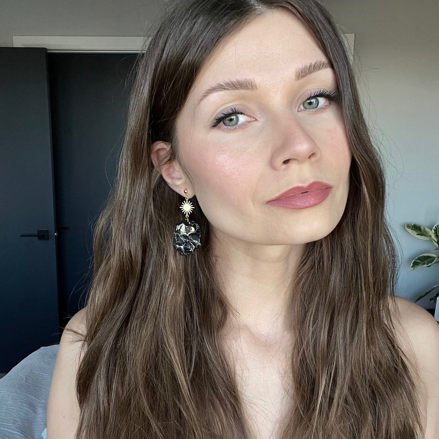 Skulls • Black Marble • Starburst