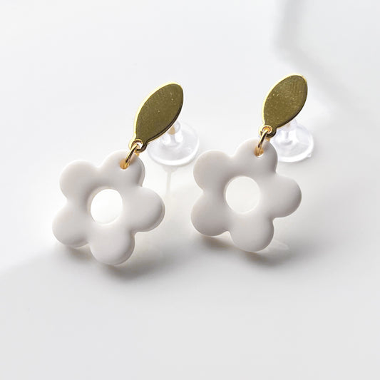 Small Flower • White & Gold • Stud